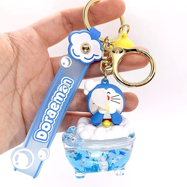 Mua móc khóa nước kim tuyến bling bling hình Doraemon trong bồn tắm