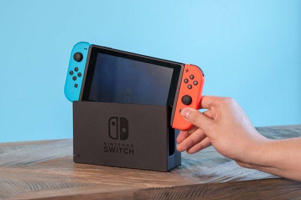 Mua Nintendo Switch chơi cầm tay