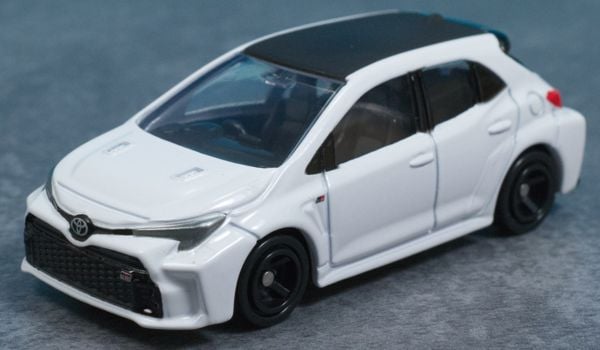 Tomica No. 52 Toyota GR Corolla Morizo Edition mô hình xe được thiết kế tinh xảo, tôn vinh vẻ đẹp của chiếc xe thật