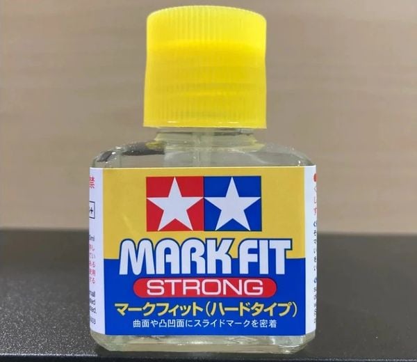 Keo dán decal nước mô hình Tamiya Mark Fit Strong - 87135 tạo nên hiệu ứng như hình ảnh được in trực tiếp lên mô hình