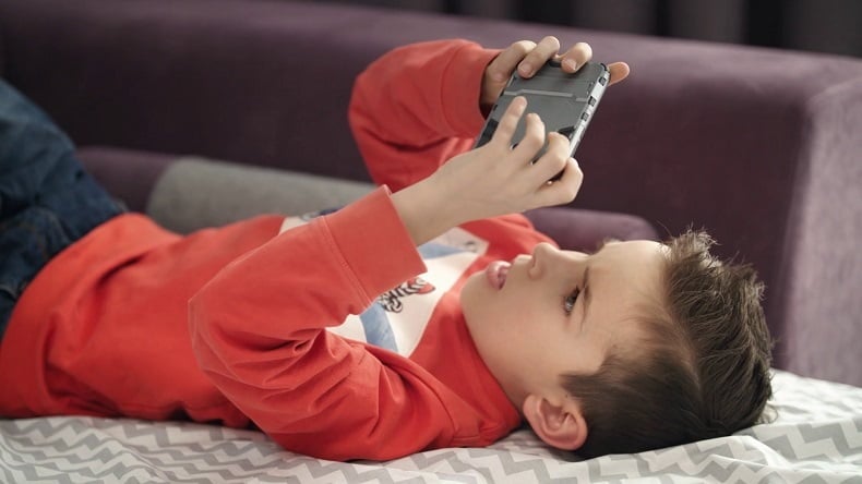Nghiện game mobile ở trẻ em