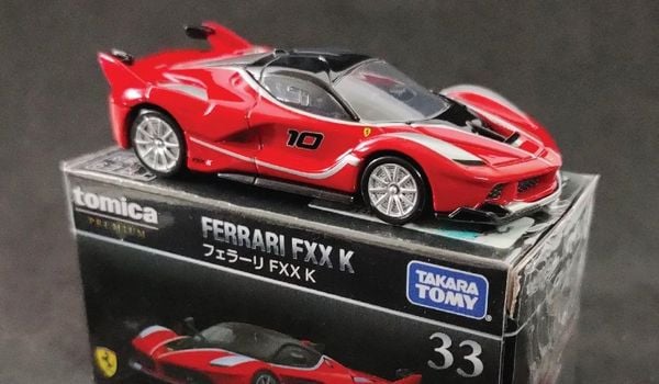 unbox xe đồ chơi Tomica Premium No. 33 Ferrari FXX K đẹp mắt thiết kế chân thực ấn tượng