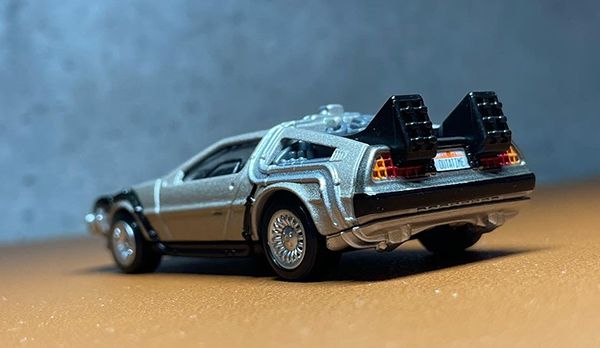 Bản đặc biệt Tomica Premium Unlimited No.07 Back to the Future Delorean Time Machine