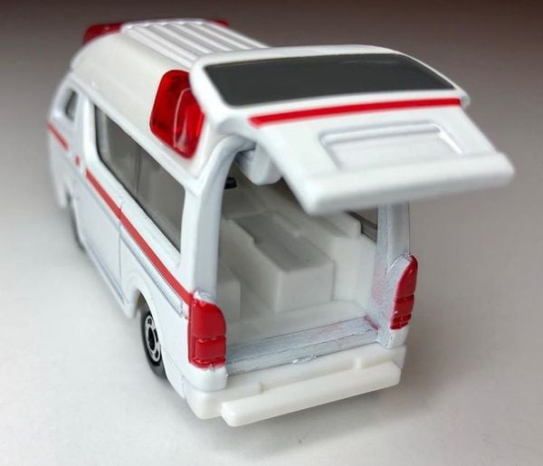 Shop chuyên bán Đồ chơi mô hình xe Tomica No. 79 Toyota Himedic Ambulance xe cứu thương màu đỏ đẹp mắt cao cấp chi tiết chất lượng tốt giá rẻ có giao hàng nhiều ưu đãi