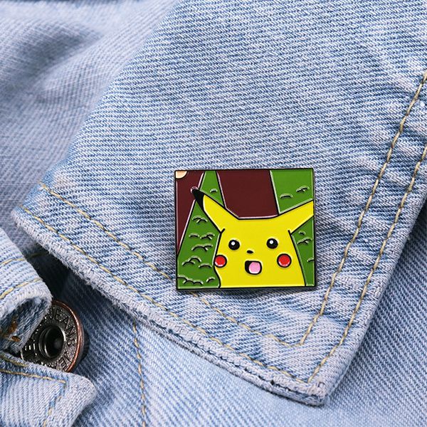 Phụ kiện Pin cài áo hình Pokemon Surprised Pikachu trang trí túi xách