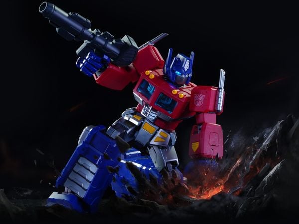 Tạo dáng cực đẹp với mô hình lắp ráp Transformers Model Kit AE01 - G1 Optimus Prime 18cm Luminous Eyes Blokees 71156 được yêu thích tại nShop