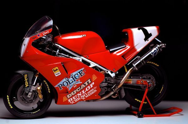 review Ducati 888 Superbike Racer 1-12 Tamiya 14063