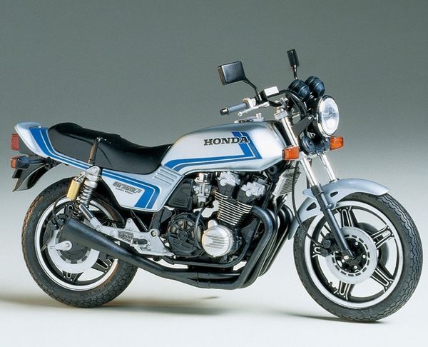 review Honda CB750F Custom Tuned 1-12 Tamiya 14066