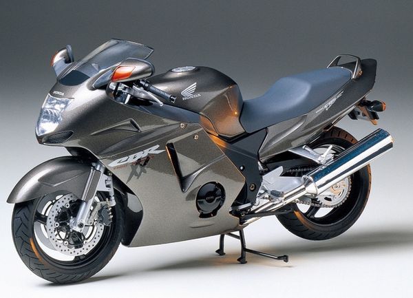 review Honda CBR1100XX Super Blackbird 1-12 Tamiya 14070