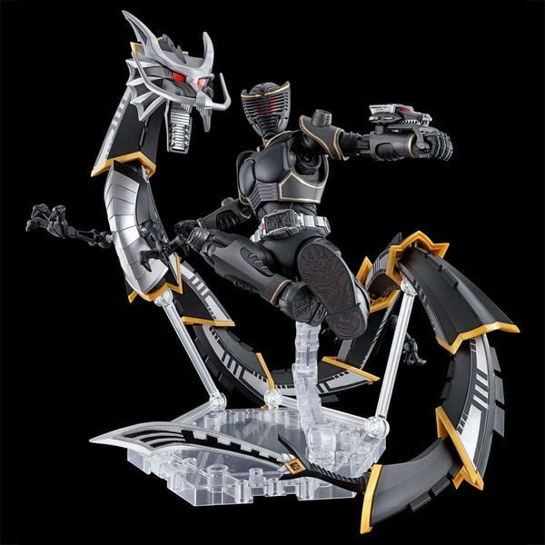 review mô hình Masked Rider Ryuga Figure-rise Standard