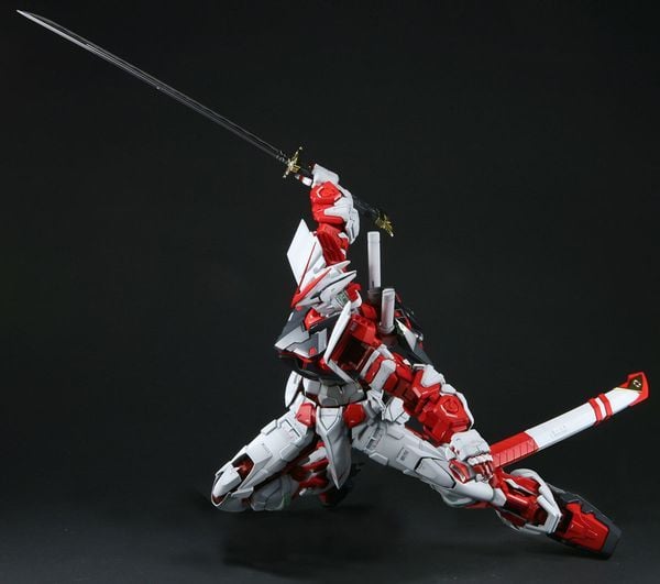 review MBF-P02 Gundam Astray Red Frame PG 1/60