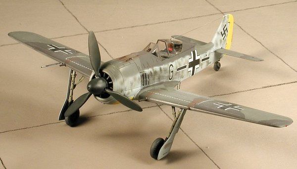 review mô hình máy bay Focke-Wulf Fw190 A-3 1/72 Tamiya 60766