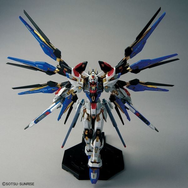 review Strike Freedom Gundam MGEX