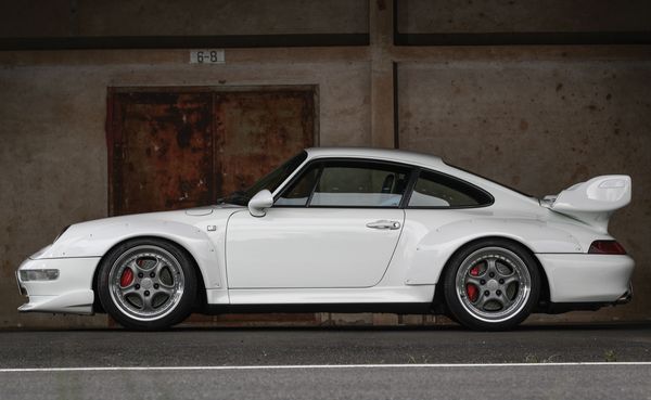 mô hình xe đua Porsche 911 GT2 Road Version Club Sport 1-24 Tamiya 24247 chất lượng cao