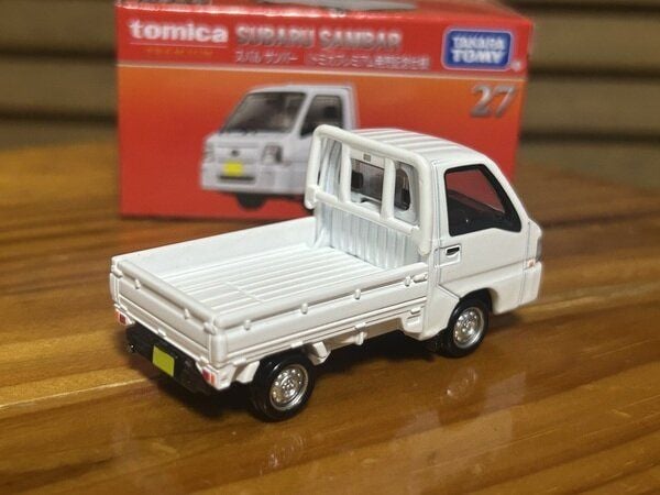 Mô hình xe Tomica Premium 27 Subaru Sambar Special First Edition kích thước nhỏ gọn trưng bày trên tủ kệ siêu đẹp