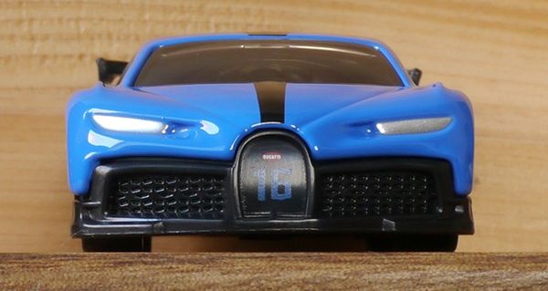 Đồ chơi mô hình xe Tomica No. 37 Bugatti Chiron Pure Sports xe hơi thể thao màu xanh đẹp mắt bền tốt giá rẻ mua làm quà tặng trưng bày trang trí góc học tập bàn làm việc