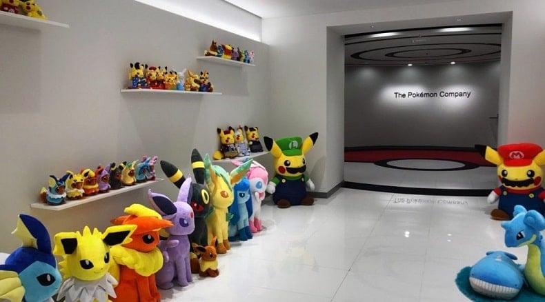 Thú bông Pokemon the-pokemon-company-office-entrance