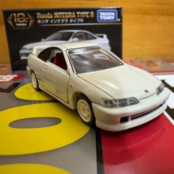 Đồ chơi Tomica Premium 10th Anniversary Honda Integra Type R giao hàng hoả tốc