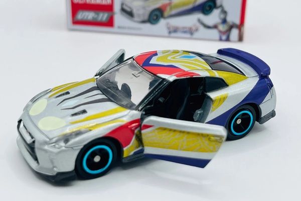 Tomica UTR-11 Ultraman Trigger xe mô hình chi tiết tỉ mỉ chân thực chính hãng nhật bản