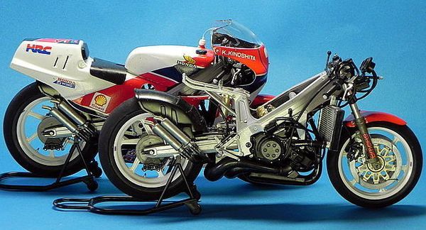 trưng bày mô hình Honda NSR500 Factory Color 1-12 Tamiya 14099