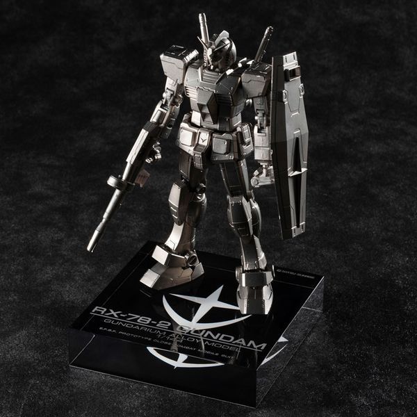 trưng bày RX-78-2 Gundam Gundarium Alloy