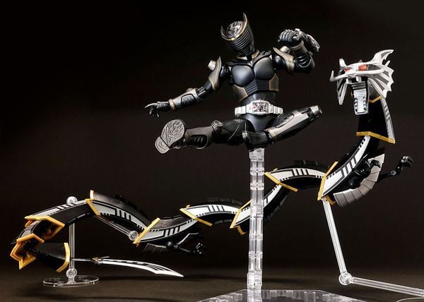 tùy biến mô hình Masked Rider Ryuga Figure-rise Standard