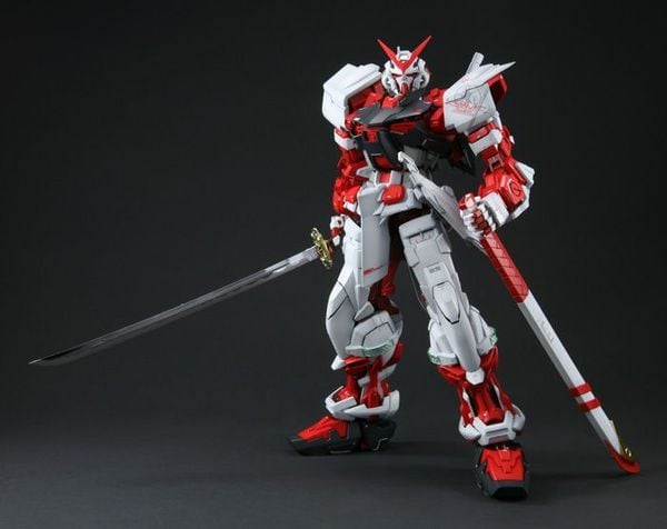 tùy biến robot MBF-P02 Gundam Astray Red Frame PG 1/60