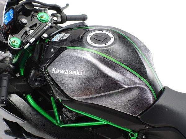 tùy biến xe mô hình Kawasaki Ninja H2 Carbon 1-12 Tamiya 14136
