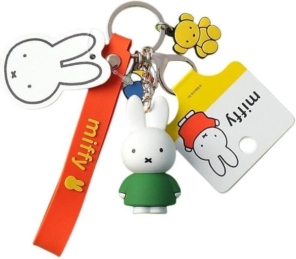 Hãy để nhân vật Miffy đáng yêu luôn bên cạnh bạn với Móc khóa Miffy Green Shirt PM03 siêu dễ thương