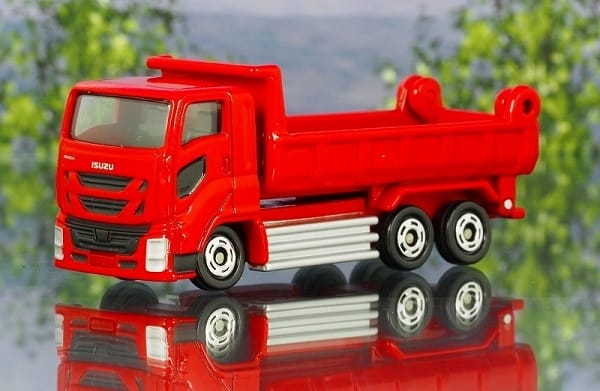 Cửa hàng bán mô hình xe tải đồ chơi Tomica No. 73 Isuzu GIGA Dump Truck