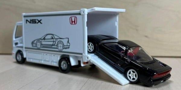 Set Tomica Premium Transporter Honda NSX Type R làm quà tặng người mới mua xe showroom