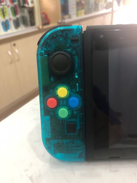 Nhìn cận cảnh Joycon trái trong suốt cho Nintendo Switch màu xanh ngọc