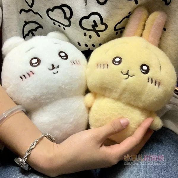 Labubu gấu bông đeo nơ 20cm với kích thước vừa phải, dễ dàng mang theo và phù hợp làm quà lưu niệm