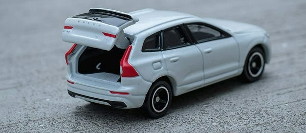 Xe đồ chơi mô hình Nhật Bản Tomica No. 22 Volvo XC60 giá tốt