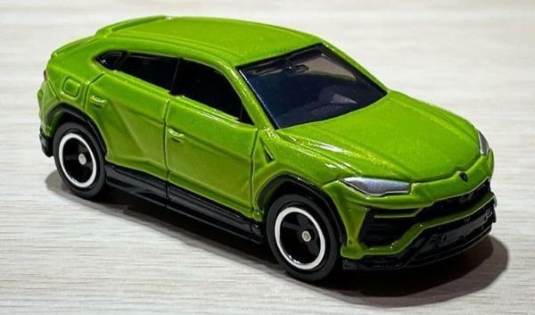 Xe mô hình Tomica No. 2 Lamborghini Urus giao hàng toàn quốc
