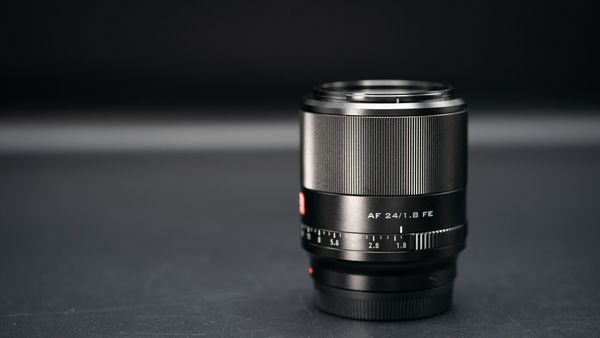 Viltrox 24mm f1.8 for Sony FE sông hồng camera