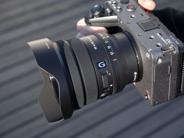 Sony FE PZ 16-35mm f/4 G - Sông Hồng camera