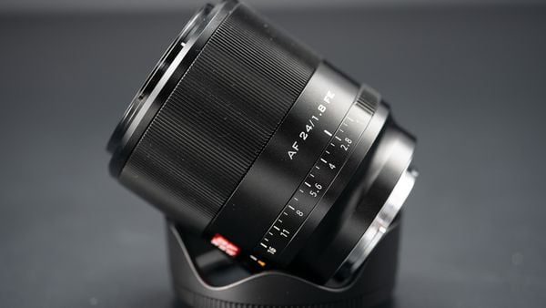 Viltrox 24mm f1.8 for Sony FE sông hồng camera