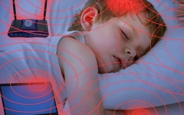 Sóng điện thoại có ảnh hưởng đến trẻ sơ sinh, trẻ nhỏ?