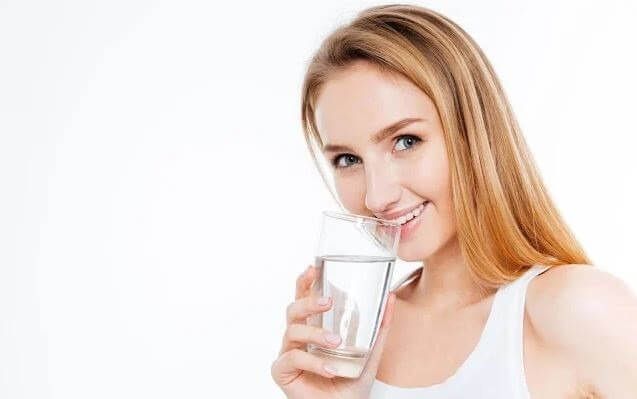 Thời gian uống nước tốt nhất cho sức khỏe là khi nào?