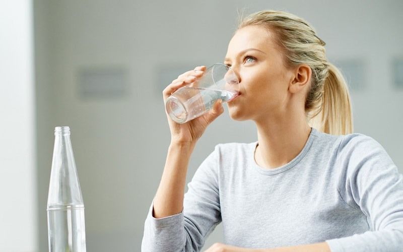 Thiết lập thói quen uống nước ấm đúng cách giúp cơ thể khoẻ khoắn