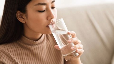 Uống nước ấm thường xuyên có tốt không? 8 lợi ích nên uống mỗi ngày