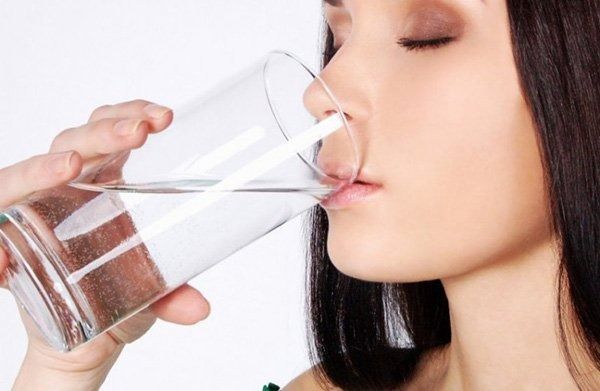 Uống nước nhiều có tác dụng gì? Lợi ích sức khoẻ của việc uống nước mỗi ngày