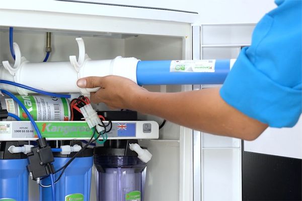 Cách lắp đặt máy lọc nước: lắp đặt đường cấp nước đến máy lọc nước