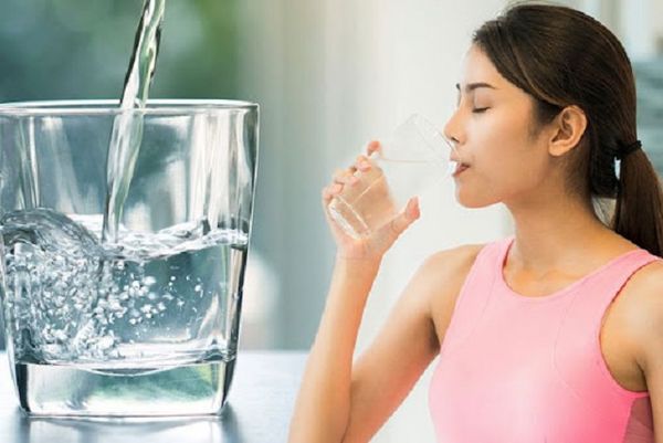 Uống nước cất thường xuyên trong sinh hoạt, nên hay không nên?