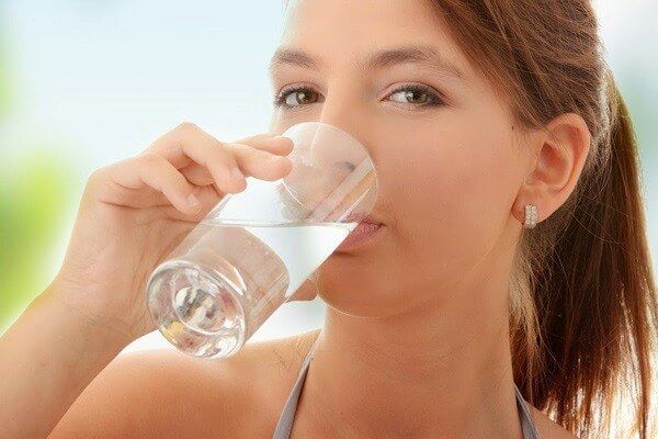 Uống nước đúng cách để có làn da khỏe đẹp: thời điểm uống nước