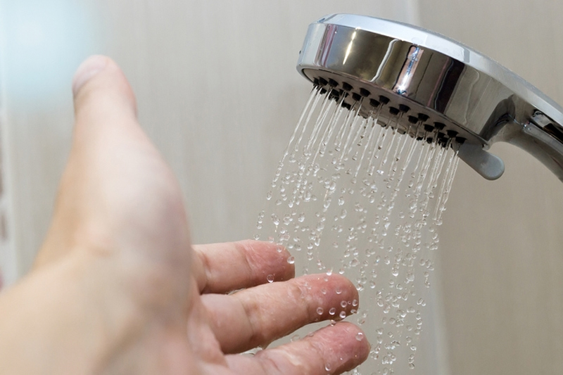 10 cách làm vòi hoa sen chảy mạnh hiệu quả 100%