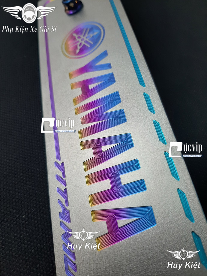 Bảng Tên Yamaha Titan Kèm 2 Ốc Vương Miện MS3698