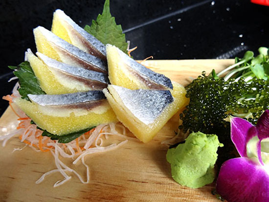 Sashimi Cá Trích Ép Trứng