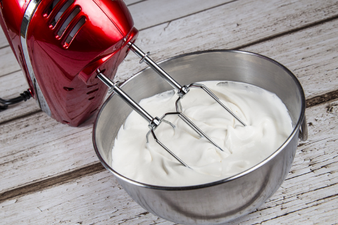 Làm kem tươi trang trí bánh khi không có Whipping cream